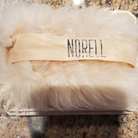 Norman Norell dusting powder - Picture 2 of 7